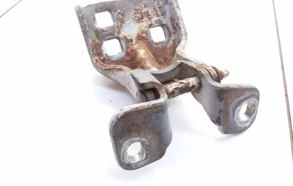Chrysler Voyager Front door lower hinge 137ZJ9511