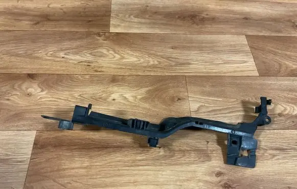 Ford Mondeo MK IV Fender mounting bracket 7S71A02477AE