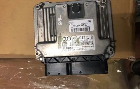 Audi A5 8T 8F Engine control unit/module 03L906018KL 03L906411A 0281018660