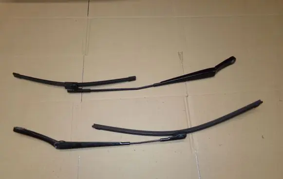 Skoda Octavia Mk2 (1Z) Front wiper blade arm