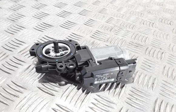 KIA Ceed Front door window regulator motor 402054D