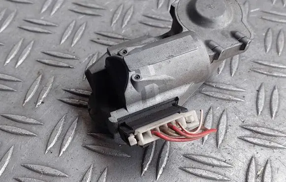 Mercedes-Benz E W211 Steering wheel lock A2034621130