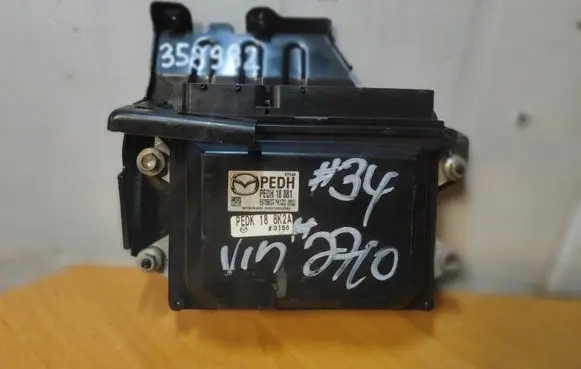 Mazda 3 III Engine control unit/module PEDH18881