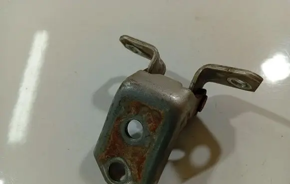 Mazda 3 I Front door upper hinge