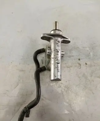 Mitsubishi Grandis Master brake cylinder
