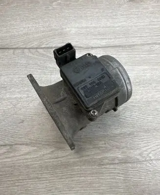 Audi A4 S4 B5 8D Mass air flow meter 037906461B T34694 AFH6010A