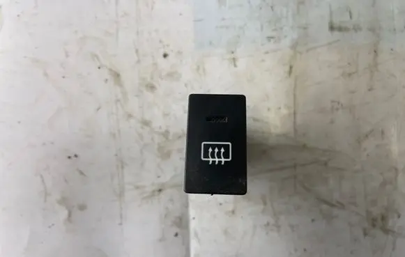 Hyundai Matrix Windscreen/window heater switch 9371017000