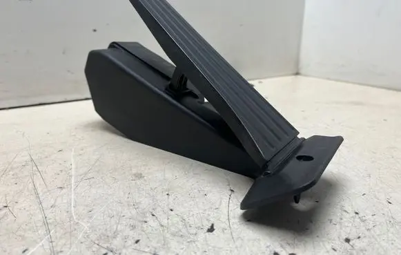 BMW 1 E81 E87 Accelerator throttle pedal 6793742 12037313 6PV00937920