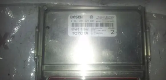 Toyota Corolla E120 E130 Engine control unit/module 0261206229 8966102662