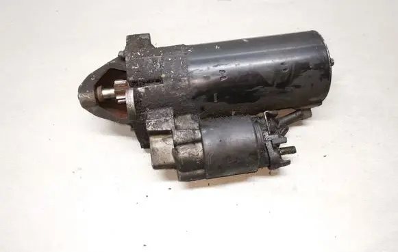 Volkswagen PASSAT B5.5 Starter motor 068911024F