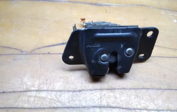 Mitsubishi Space Wagon Tailgate/trunk/boot lock/catch/latch