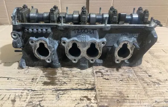 Volkswagen Touran I Engine head 06A103373J
