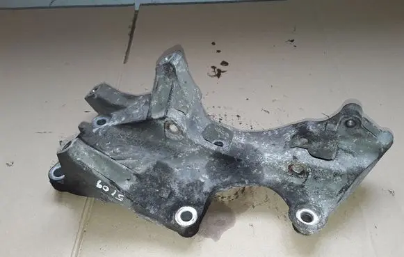 Volkswagen Polo IV 9N3 Generator/alternator bracket 045903143E