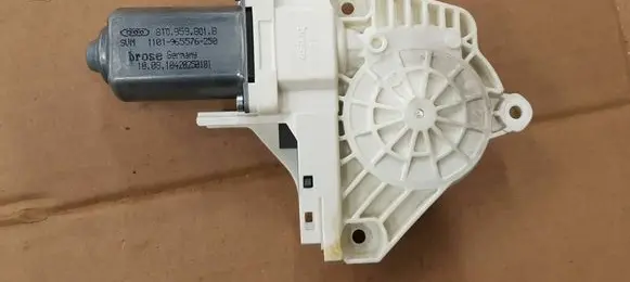 Audi A4 S4 B8 8K Front door window regulator motor 8T0959801B