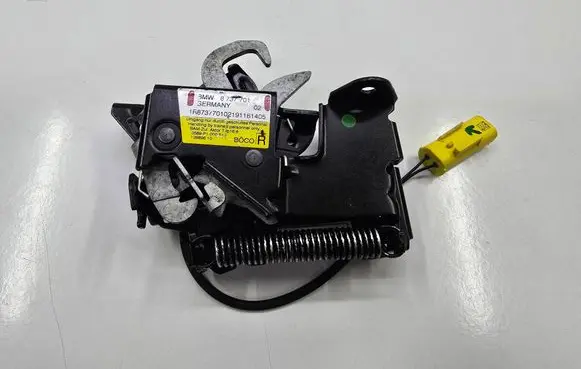 BMW X1 F48 F49 Engine bonnet/hood lock/catch 8737701