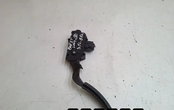 Nissan Quest Accelerator throttle pedal 047N-E0014