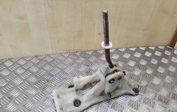 Toyota RAV 4 (XA20) Gear selector 