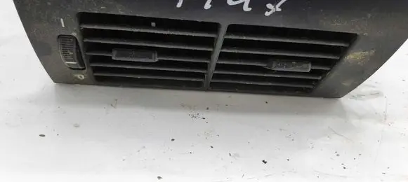 BMW 5 E39 Dash center air vent grill 8391182