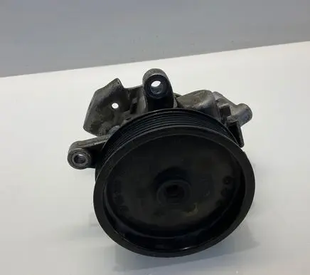 Mercedes-Benz E W211 Power steering pump A0054660201 0054660201