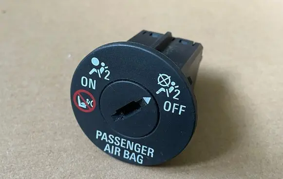 Passenger airbag on/off switch