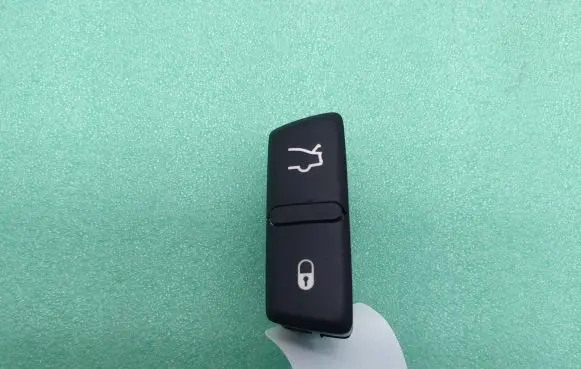 Maserati Levante Tailgate/boot open switch button 670060550