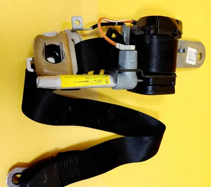 Mitsubishi Carisma Front seatbelt 570186099H