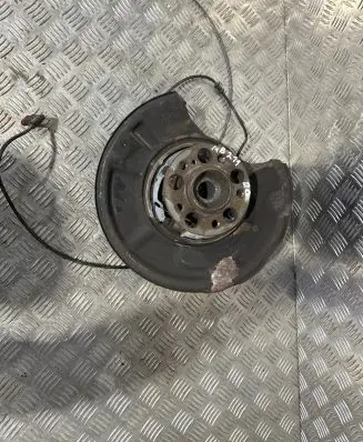 Mercedes-Benz E W211 Rear wheel hub