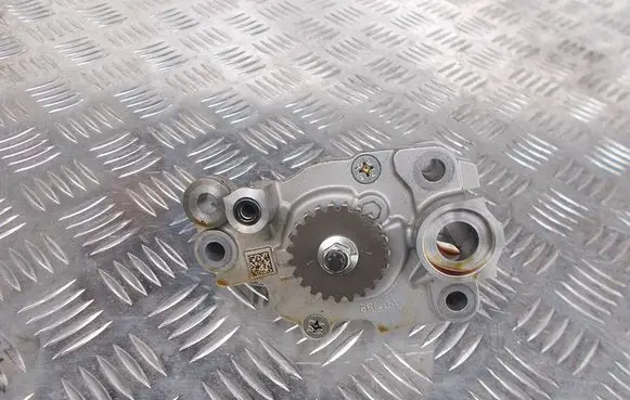 Nissan Qashqai J12 Oil pump kr15