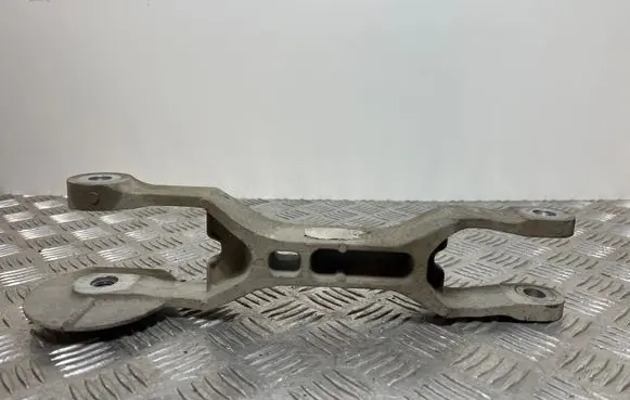 Jeep Cherokee Engine mounting bracket 68343375AB