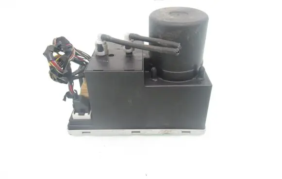 Audi A4 S4 B5 8D Central locking vacuum pump 8L0862257L