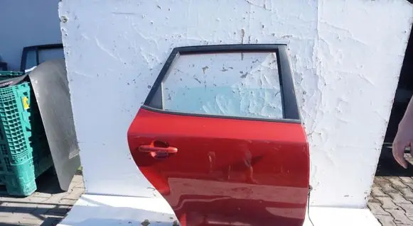 KIA Ceed Rear door