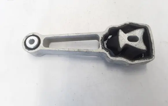 Volvo S80 Engine mount bracket