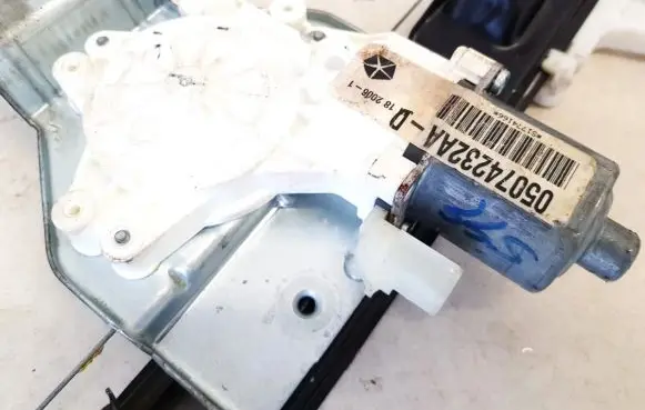 Dodge Caliber Rear door window regulator motor 05074232aa-d s1774166