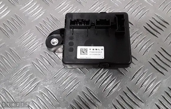 Tesla Model Y Engine control unit/module p190510220a