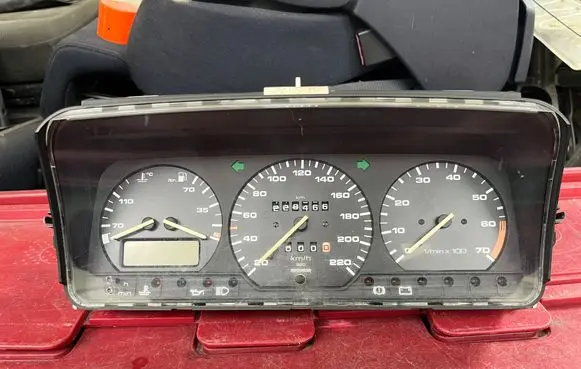 Speedometer (instrument cluster)