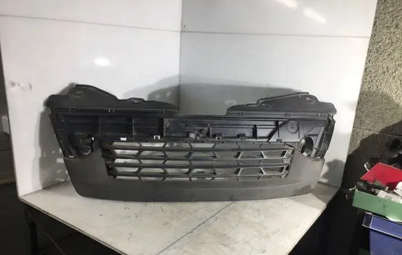 Iveco Daily 35 - 40.10 Front bumper upper radiator grill 5801342732 5801342733