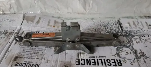 Nissan NV200 Lift Jack 