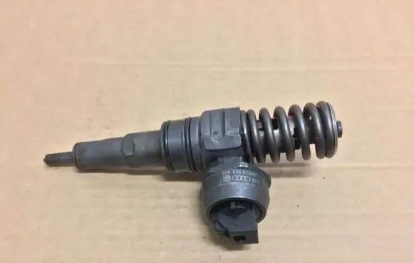 Skoda Fabia Mk2 (5J) Fuel injector 038130073BP 0414720314