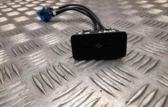 Mercedes-Benz GLC C254 USB socket connector A2068201401