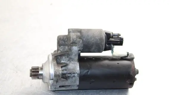 Volkswagen PASSAT B6 Starter motor 0001123044