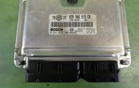 Volkswagen PASSAT B5 Engine control unit/module ECU