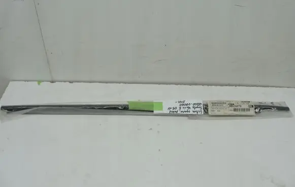 Toyota Yaris Front door trim (molding) 681600D060