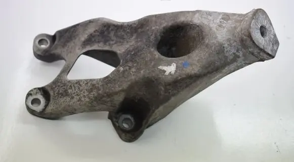 Audi A4 S4 B8 8K Engine mounting bracket 8K0199307