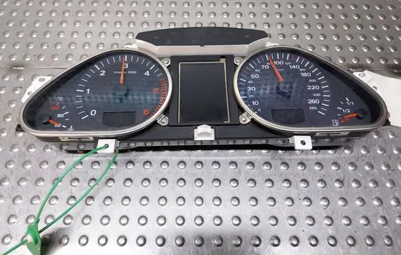 Audi Q7 4L Speedometer (instrument cluster) S26383354 4L0920930Q