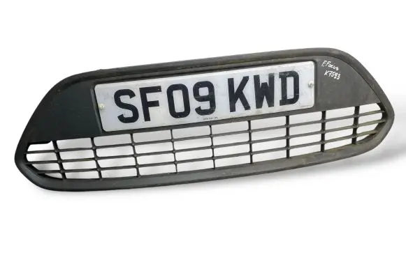 Ford Focus Front bumper lower grill 8M5117B968A