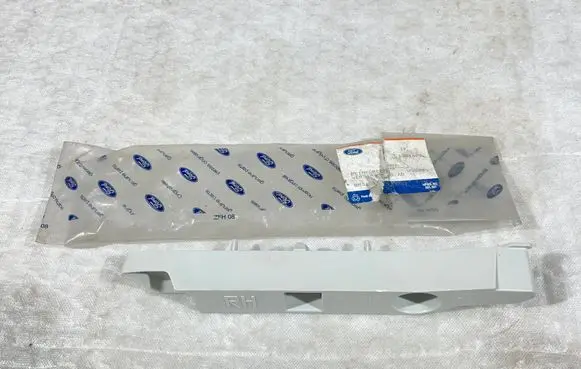 Ford Focus Front bumper mounting bracket 1521605 M58893 8M5117D958