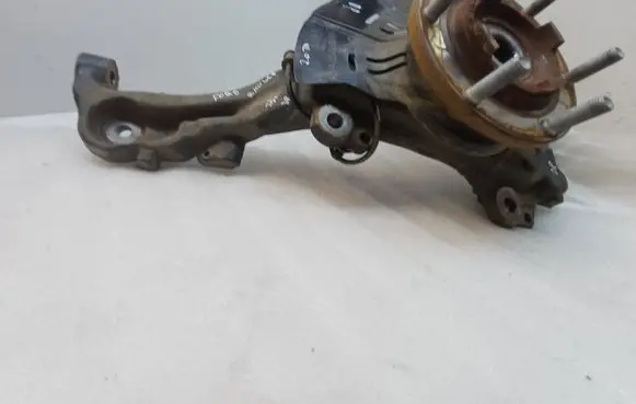 Front wheel hub