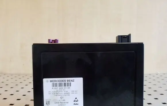 Mercedes-Benz C W204 Antenna control unit A2048703694
