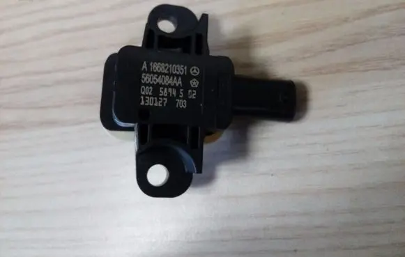 Mercedes-Benz ML W166 Airbag deployment crash/impact sensor A1668210351 AS086