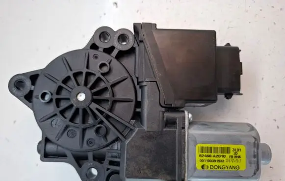 KIA Ceed Front door window regulator motor 82460A2010